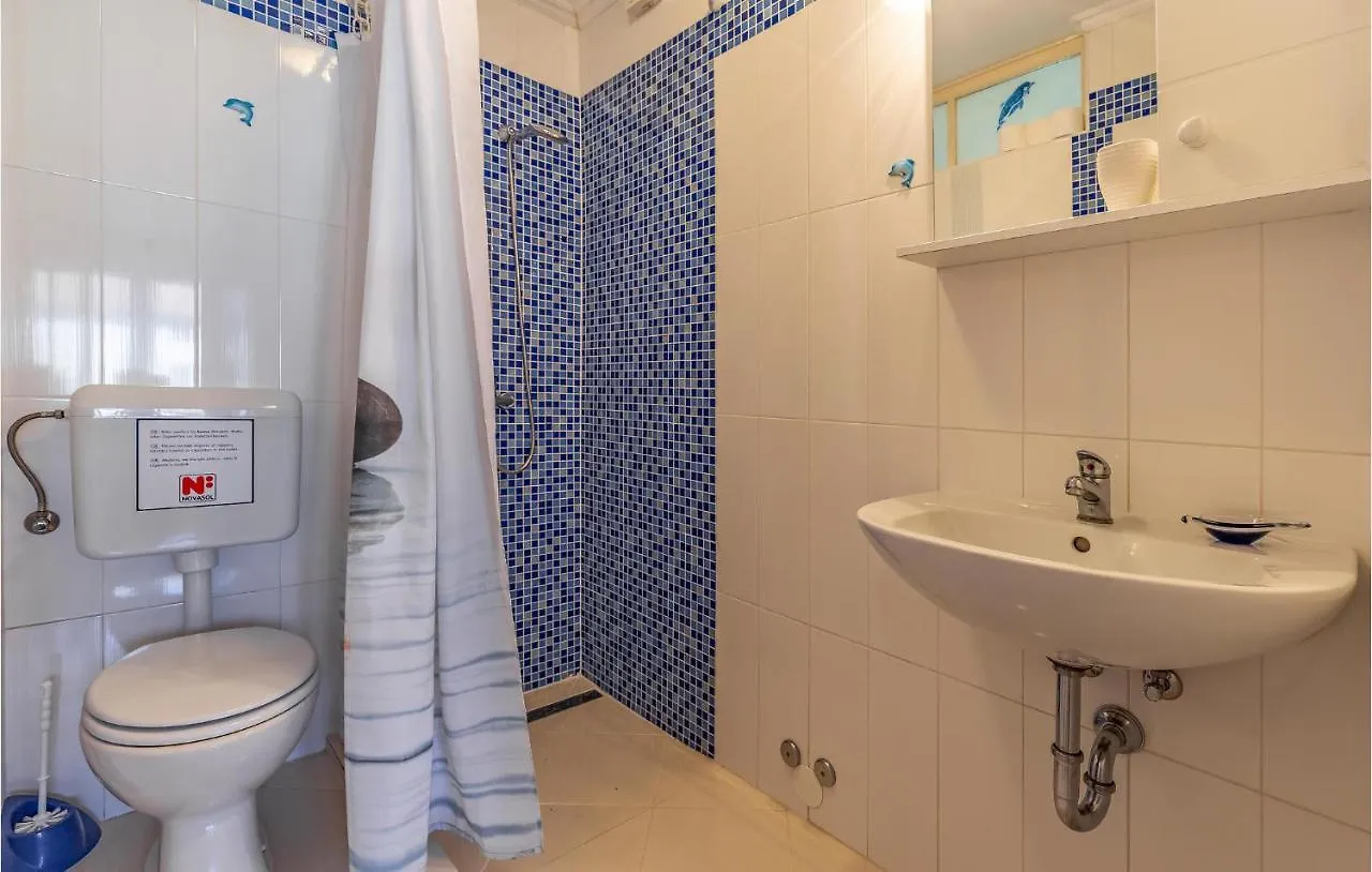 1 Bedroom Gorgeous Apartment In Banjole 0*,