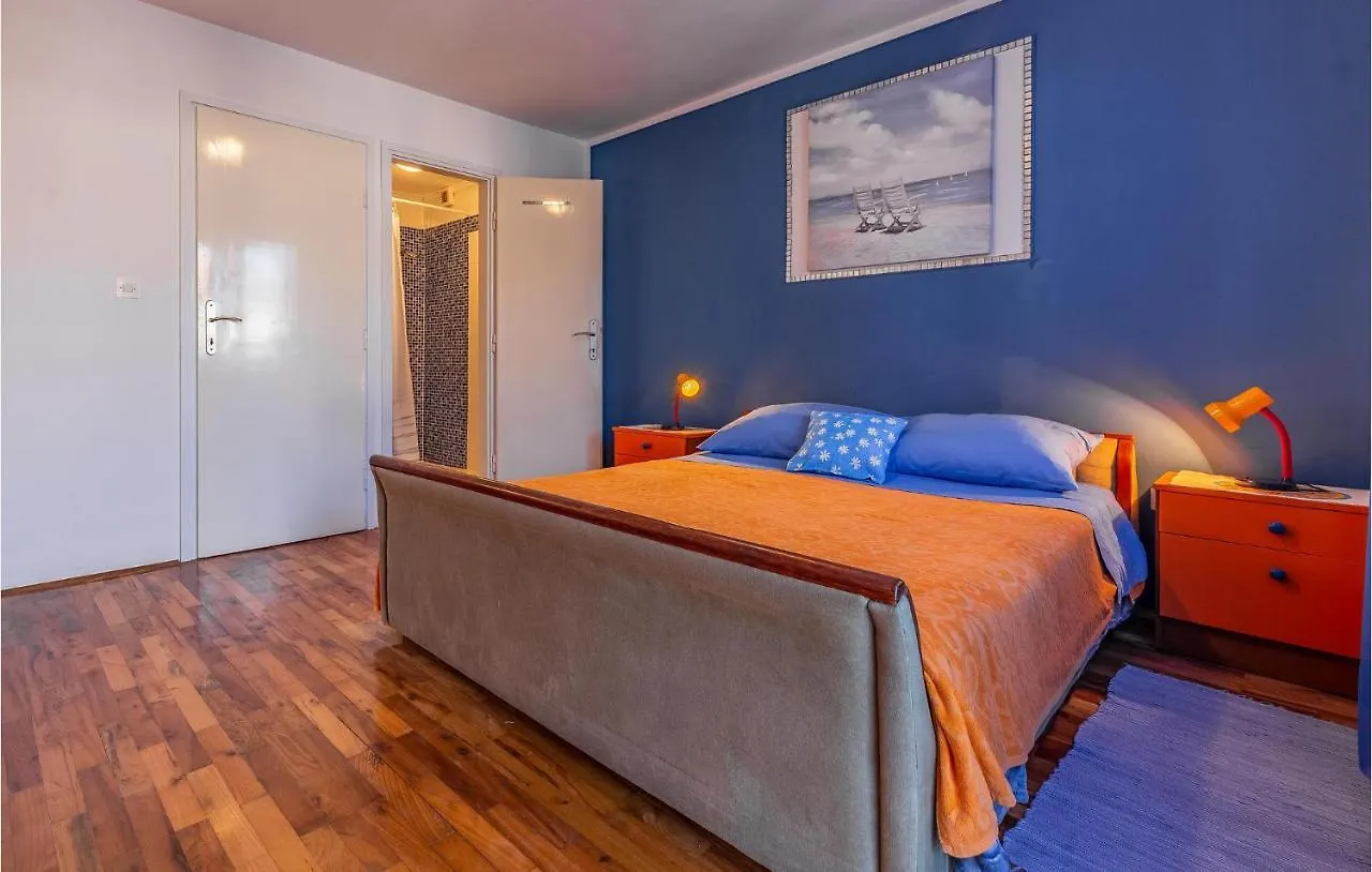 1 Bedroom Gorgeous Apartment In Banjole